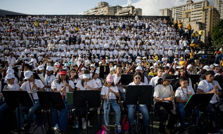 Más de 4.000 jóvenes músicos celebran en Caracas 50 años del Sistema de Orquestas