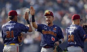 Cardenales vence 10-5 a Puerto Rico y toma oxígeno en la Serie del Caribe