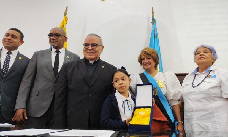 El Clez honra a las Escuelas Arquidiocesanas