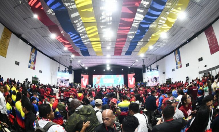 Chavismo da a Maduro la “potestad final” de elegir candidatos para los comicios de abril