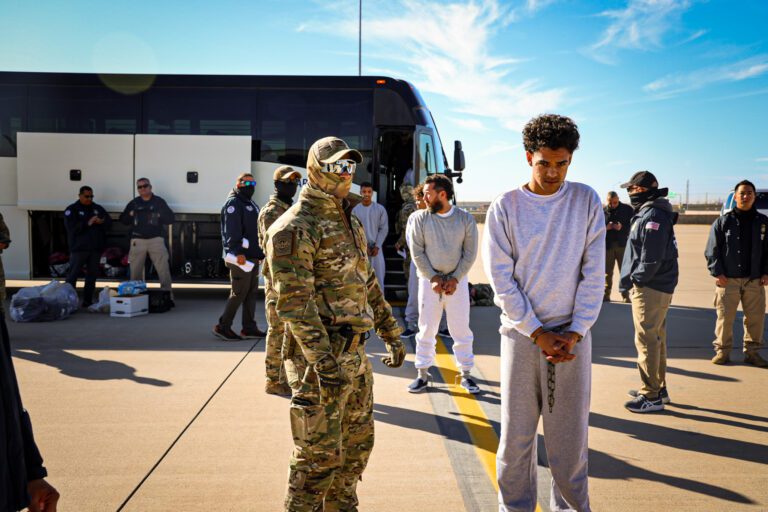 Casa Blanca: Migrantes enviados a Guantánamo son miembros del “Tren de Aragua”