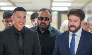 Daddy Yankee objeta la decisión del juez de dar por concluido el pleito con su esposa