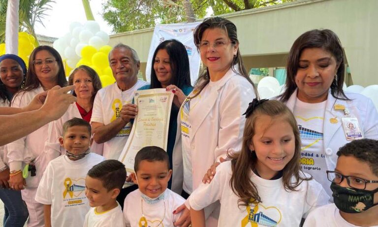 El Universitario celebra con toque de campana la victoria contra el cáncer de 4 niños