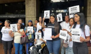 Familiares de presos políticos al defensor del pueblo: “Cumple tu rol”