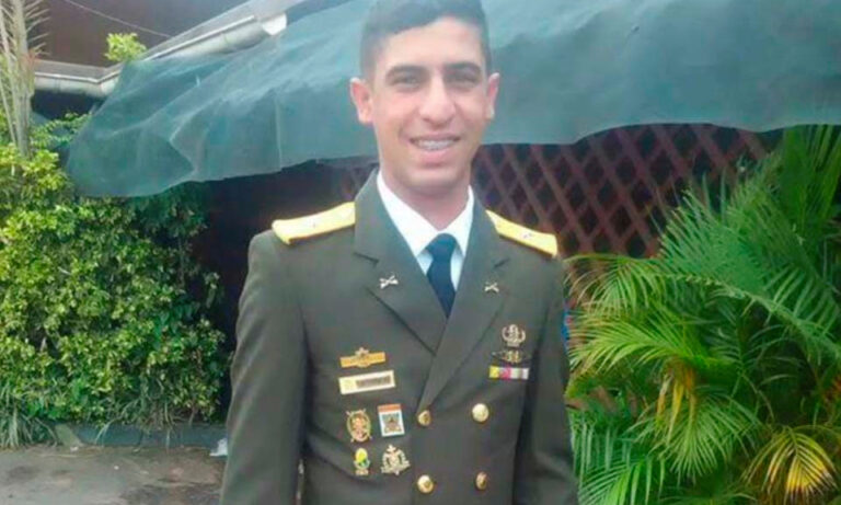  Familiares de Franklin Caldera exigen su libertad ante grave estado de salud <span class='subtitulos' style='    font-size: 18px;     font-weight: 600;' ><br>Familiares aseguran que el primer teniente del Ejército fue sometido a torturas, como asfixia, cortes de uñas hasta sangrar, golpes, colgamientos, sumersión de su cabeza en un balde con agua y herido de gravedad en la pierna izquierda</span>