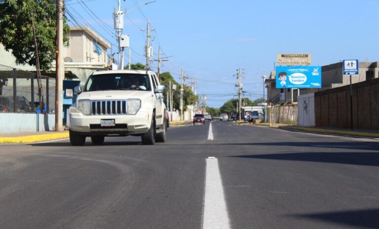 Gobernador inaugura trabajos de recuperación de la vialidad en el sector Los Claveles