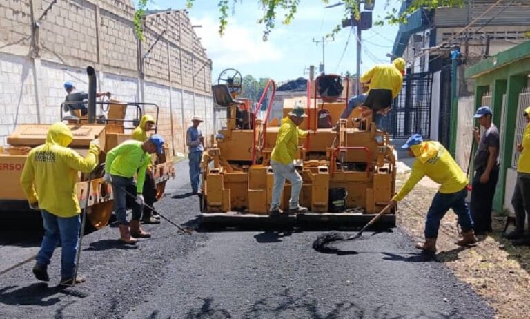 Avanza recuperación vial en el sector Los Pinos, de Maracaibo