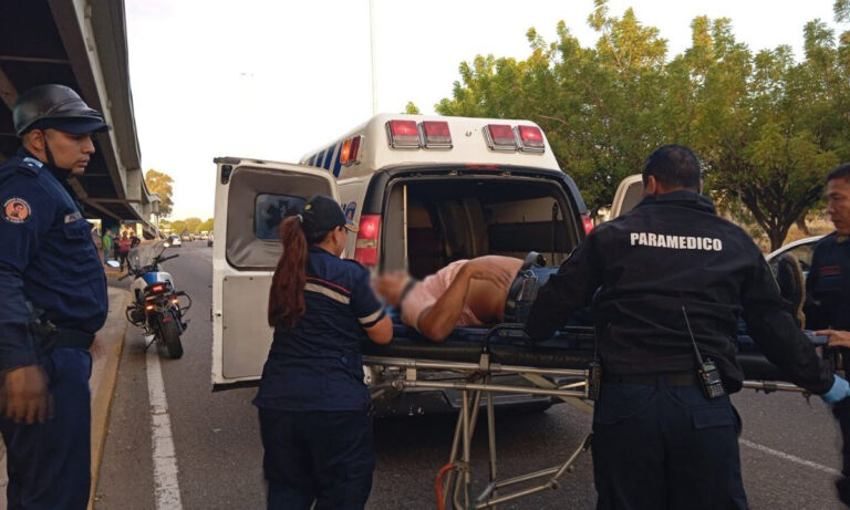 Hombre discute con su pareja y se lanza del elevado de Delicias