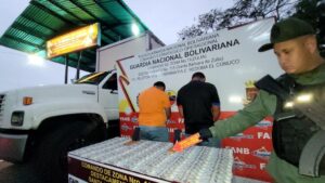 Detienen a 2 hombres con $64.360 ocultos en sacos de abono en Santa Bárbara del Zulia