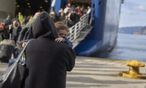 Unas 9.000 personas abandonan Santorini por temor a oleada de terremotos