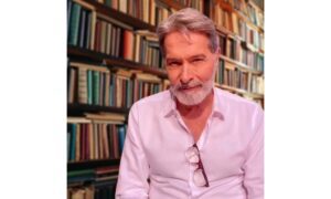 Simancas presta su voz para versión en español de serie documental de History