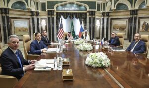 EE. UU. y Rusia acuerdan normalizar relaciones y poner fin al conflicto en Ucrania
