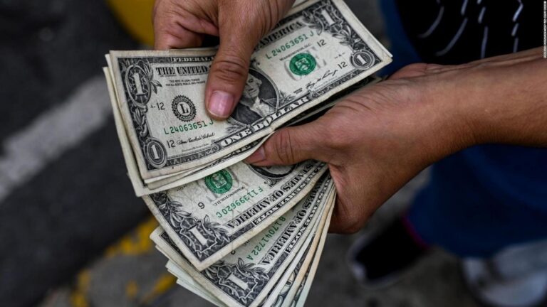 El precio del dólar oficial supera los 60 bolívares