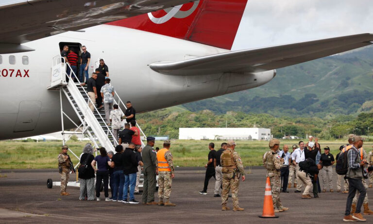 Panamá devolverá a 119 migrantes deportados desde EE. UU. para servir como “puente” entre naciones