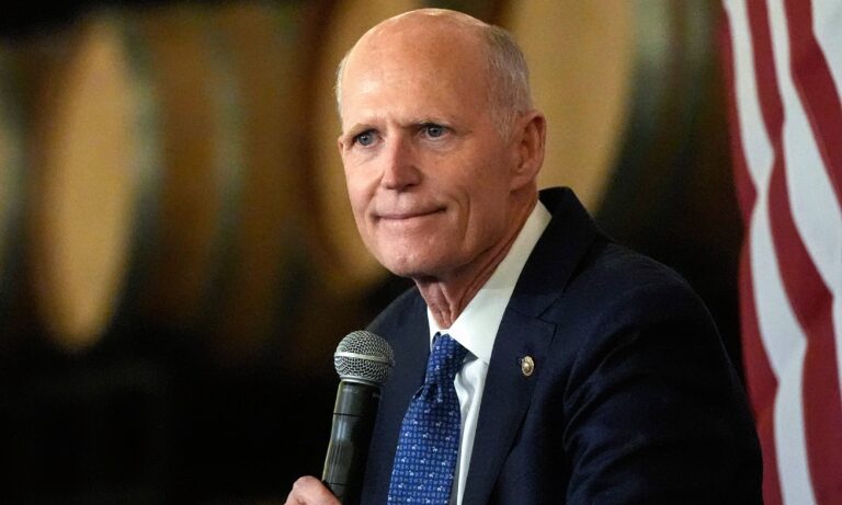 Senador Rick Scott aboga por una revisión individual de beneficiarios del TPS