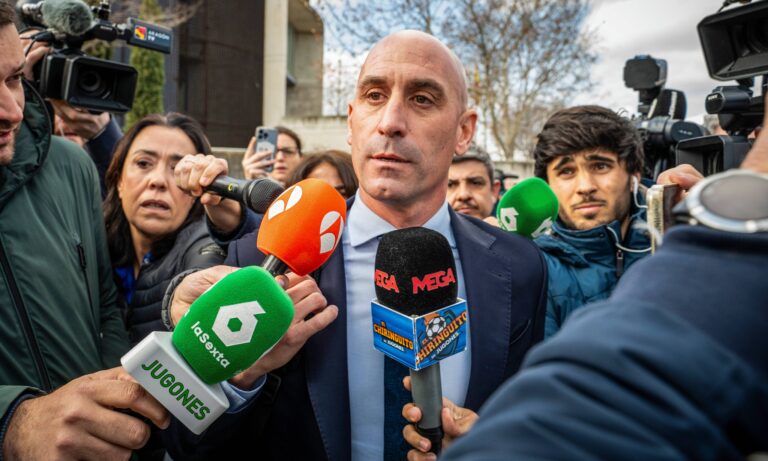 Rubiales está “totalmente seguro” de que Hermoso le dio su consentimiento en el beso