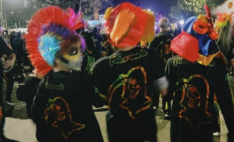 Shakira y sus hijos desfilan disfrazados en el Carnaval de Barranquilla