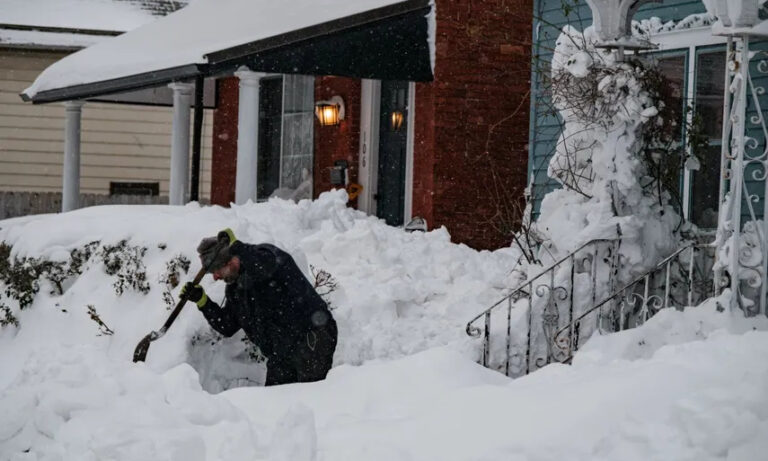 Sube a 14 la cifra de muertos por la tormenta en Kentucky, en alerta por otro temporal