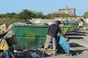 Alcaldía aplicará “sanciones y multas” a quienes arrojen basura en la calle