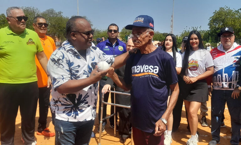 Los Duendes dejan en el terreno a Madero Show en inauguración del sóftbol Guarachero