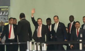 González Urrutia ya se encuentra en Panamá tras su gira internacional