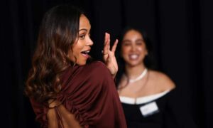 Zoe Saldaña espera que todo el elenco de “Emilia Pérez” se reúna en el Oscar