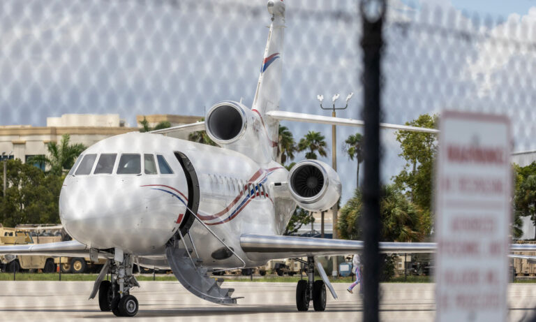 EE. UU. pide decomisar avión de Maduro por violar sanciones