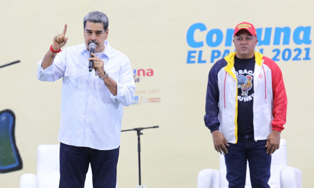 Maduro anuncia que tomará medidas contra explotación petrolera de ExxonMobil