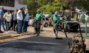 Patroleo y bacheo de la Alcaldía llega al corredor Vía Los Bucares