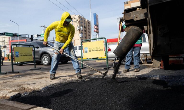 Plan Rápido de Bacheo de la Alcaldía aborda la avenida Delicias