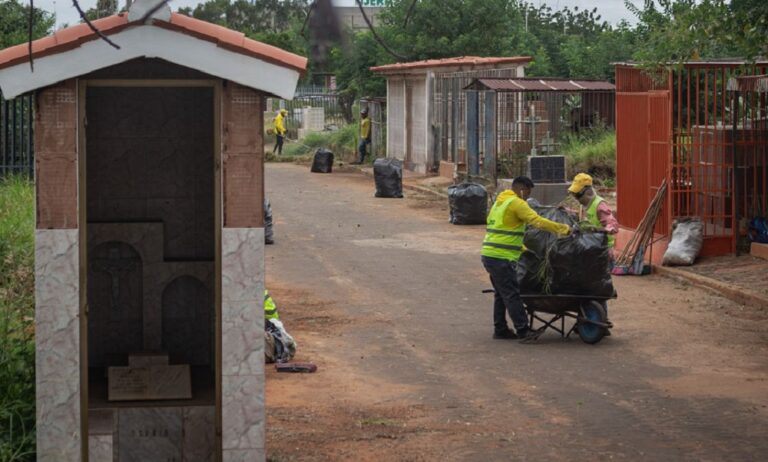 Alcaldía avanza en 50 % con limpieza de cementerios municipales de Maracaibo