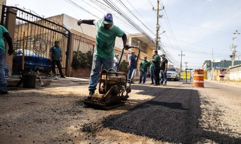 Alcaldía tapa 360 huecos en 9 parroquias de Maracaibo