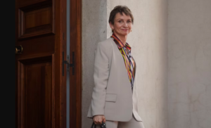 Ministra chilena de Interior renuncia e inicia carrera presidencial