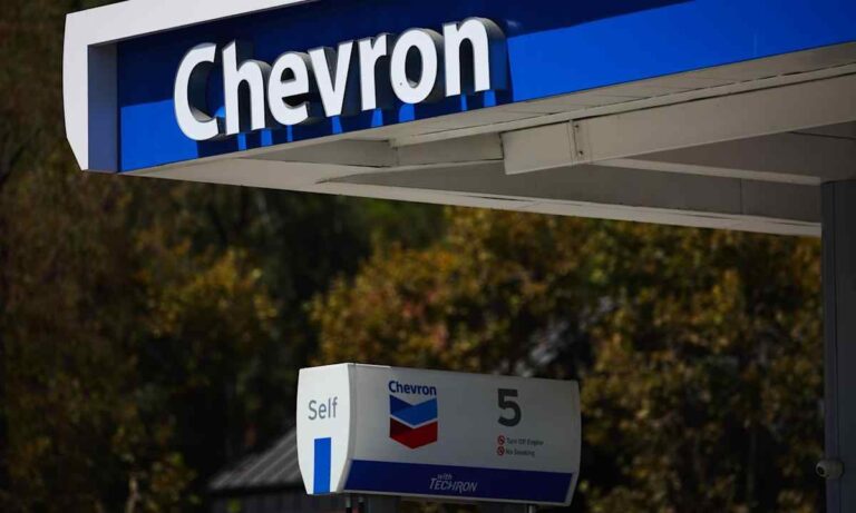 EE. UU. pone fin a licencia de Chevron en Venezuela y le da un mes para salir del país