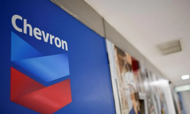 Wall Street Journal: Trump considera extender licencia de Chevron en el país