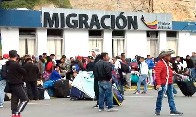 Ecuador corta amnistía migratoria mientras 3.000 venezolanos regularizaban su residencia