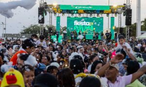 La Vereda del Lago se llena de diversión con la Fiesta de Espuma de la Alcaldía