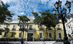 Gobierno dice que EE. UU. criminaliza a migrantes venezolanos con Ley Enemigos Extranjeros