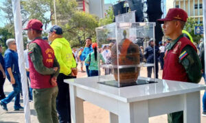 Exhuman los restos de Humberto Fernández Morán en el cementerio El Cuadrado
