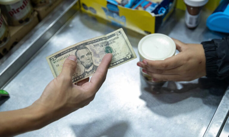 Inflación de febrero registra “significativa aceleración” del 12,8 %