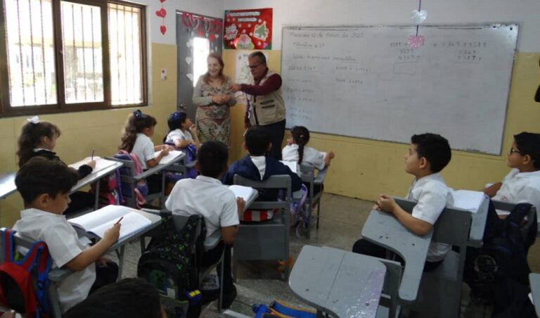 En Barranquilla se enamora de la enseñanza y en Maracaibo suma 64 años de carrera