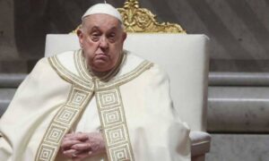 El Papa se mueve como lo hacía antes y puede ir de la cama al sillón