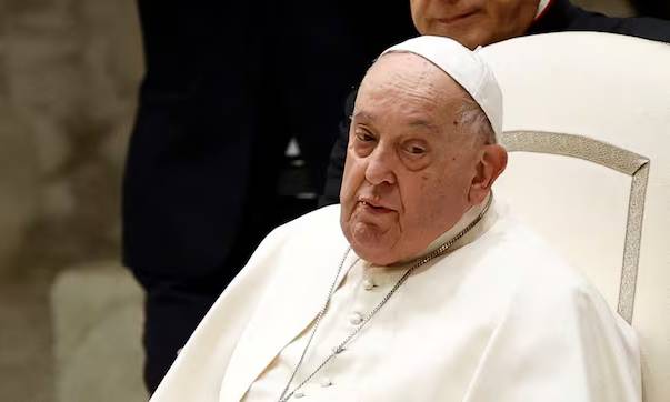 El Papa pasa el día estable dentro de la “complejidad”