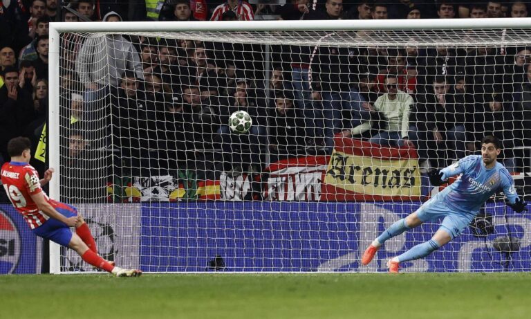 La Uefa asegura que Julián Álvarez tocó dos veces el balón en el penalti anulado