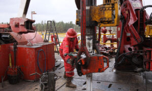 Delcy Rodríguez garantiza continuidad de contratos con petroleras en el país