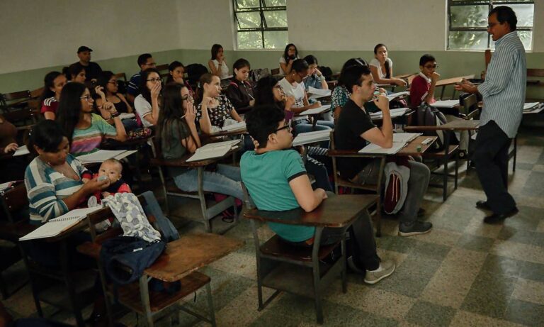 Docentes universitarios del país son los “peores pagados” de Latinoamérica