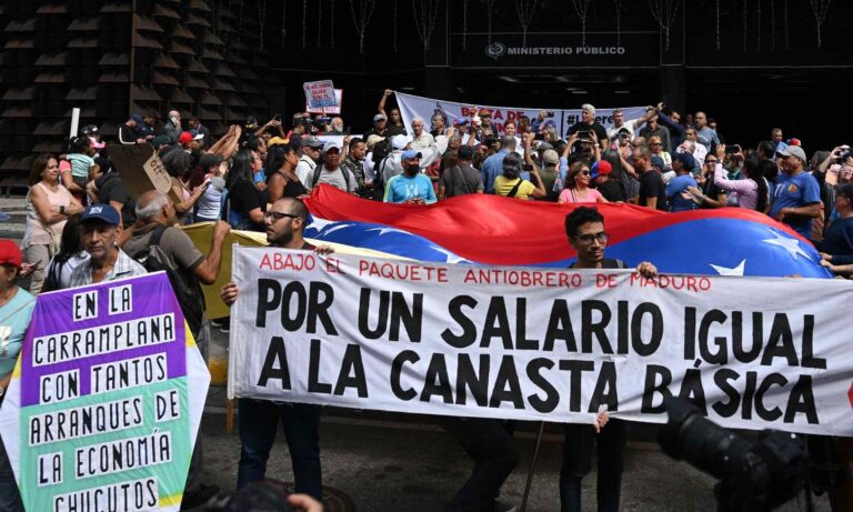 Revelan que ingresos laborales en el país cayeron 86 % en términos reales entre 2012 y 2021