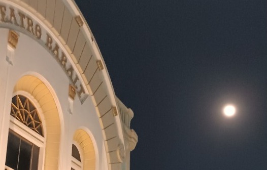 La “Luna de sangre” engalana el cielo nocturno del país