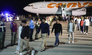 Vuelo con 229 venezolanos deportados desde EE. UU. llegará este domingo