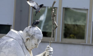 El papa Francisco permanece estable y descansando tras 17 días de hospitalización